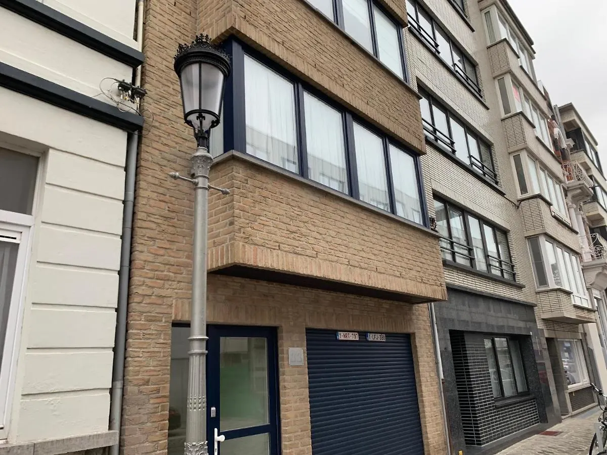 Apartment Appartement 90M2 Op 70M Van Het Strand. Ostend